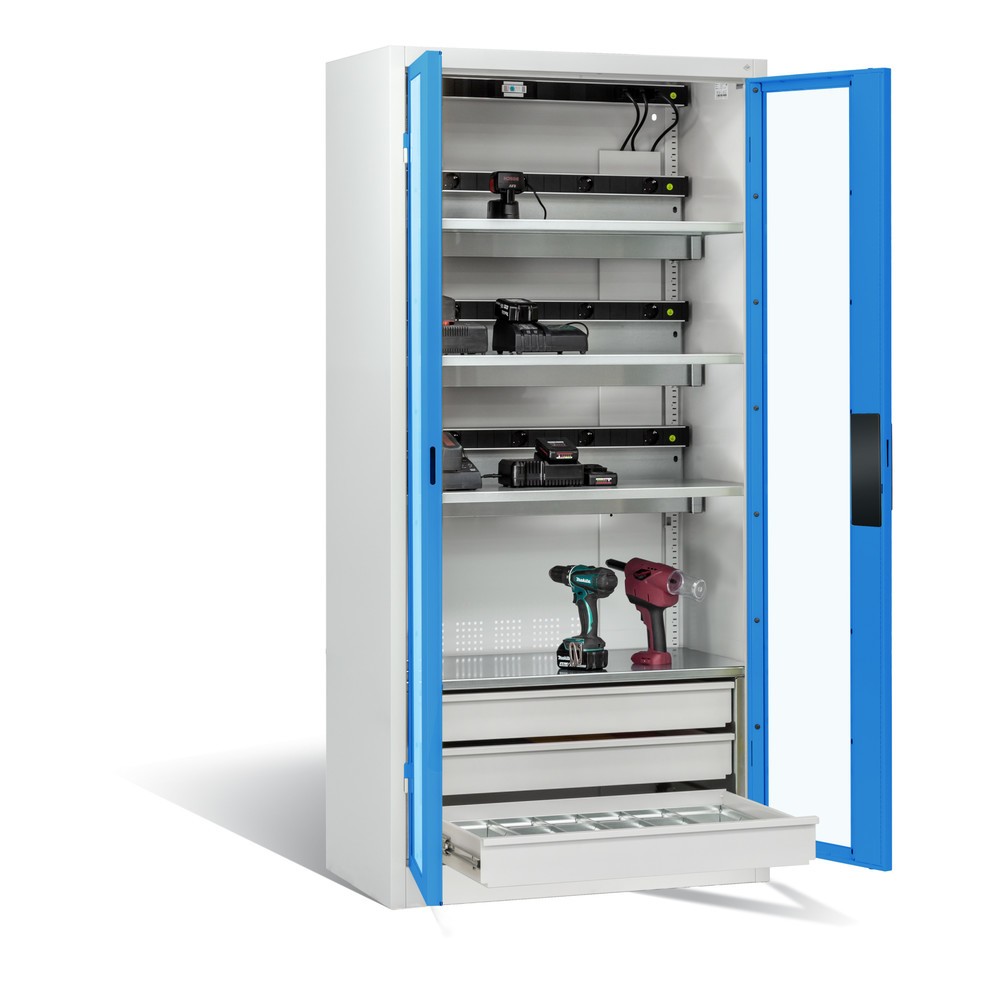 Produktabbildung Nr. 1: C+P Akku-Ladeschrank Serie 89, 3 Schubladen, 3 Elektro-Einlegeböden, 5-fach-Steckdosenleiste, 3 m Zuleitung, Sichtfenster, FI-Schutzschalter, temperaturgesteuerter Lüfter, lichtgrau/lichtblau